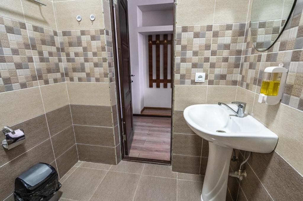 Muras Hotel Каракол Экстерьер фото